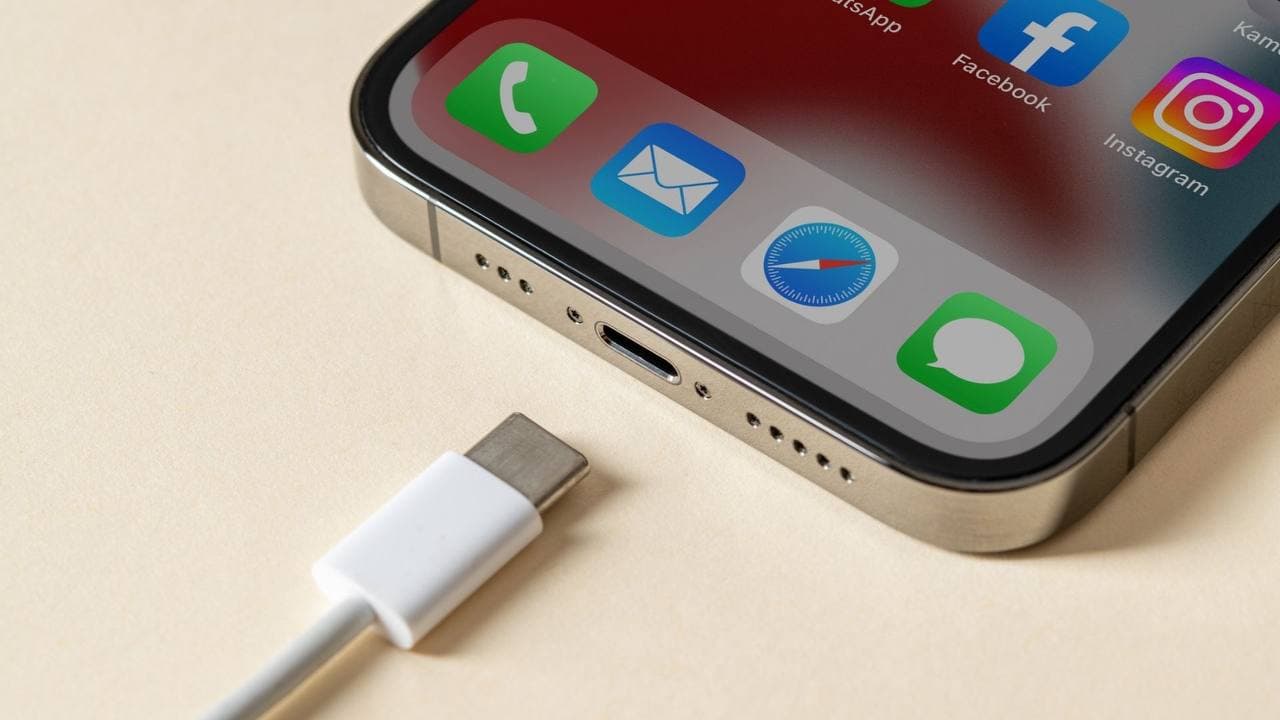 Apple Finally Added USB-C Support to iPhone — illustration